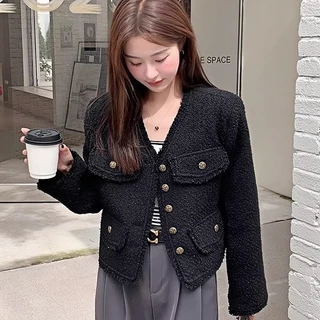 SuySuy พร้อมส่ง เสื้อคลุม แขนยาว สไตล์คุณหนู เนื้อผ้าทวิต ดีเทลแต่งกระเป๋า งานสวยหรูหรา กระดุมผ่ากลาง สไตล์มินิมอล