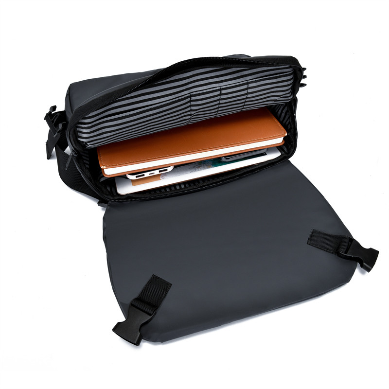Casual Multifunctional กระเป๋าสะพายชาย Multi-Layered ซิป Messenger กระเป๋าขนาดใหญ่ความจุ Water-Repellent Messenger กระเป๋า