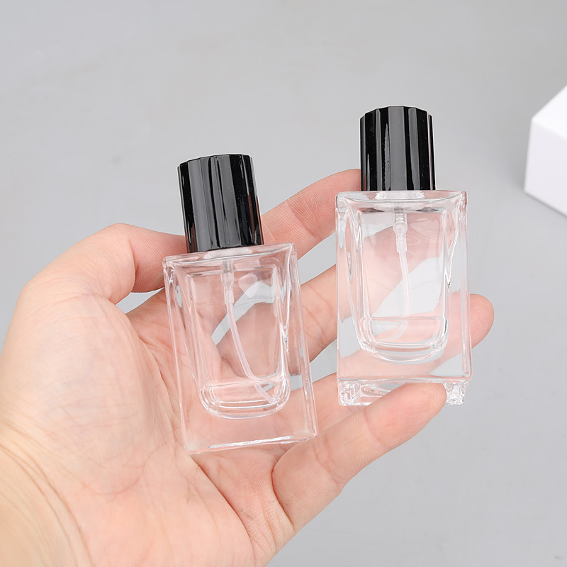 ขวดสเปรย์น้ําหอมเกรดสูงขนาด 30 มล. Square แก้วใสเปล่าตัวอย่างรีฟิลระดับไฮเอนด์