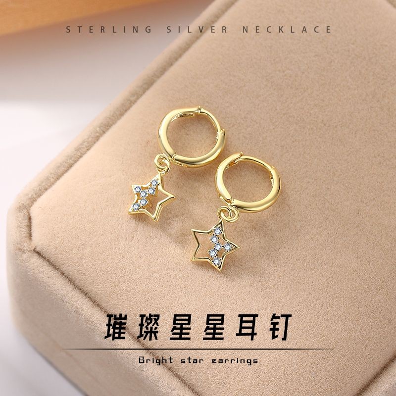 S925 เงินสเตอร์ลิง Hollow Diamond-Studded Five-Pointed Star ต่างหู Simple All-Match ต่างหู Classy ต่างหูตรุษจีนเครื่องประดับขนาดเล็ก