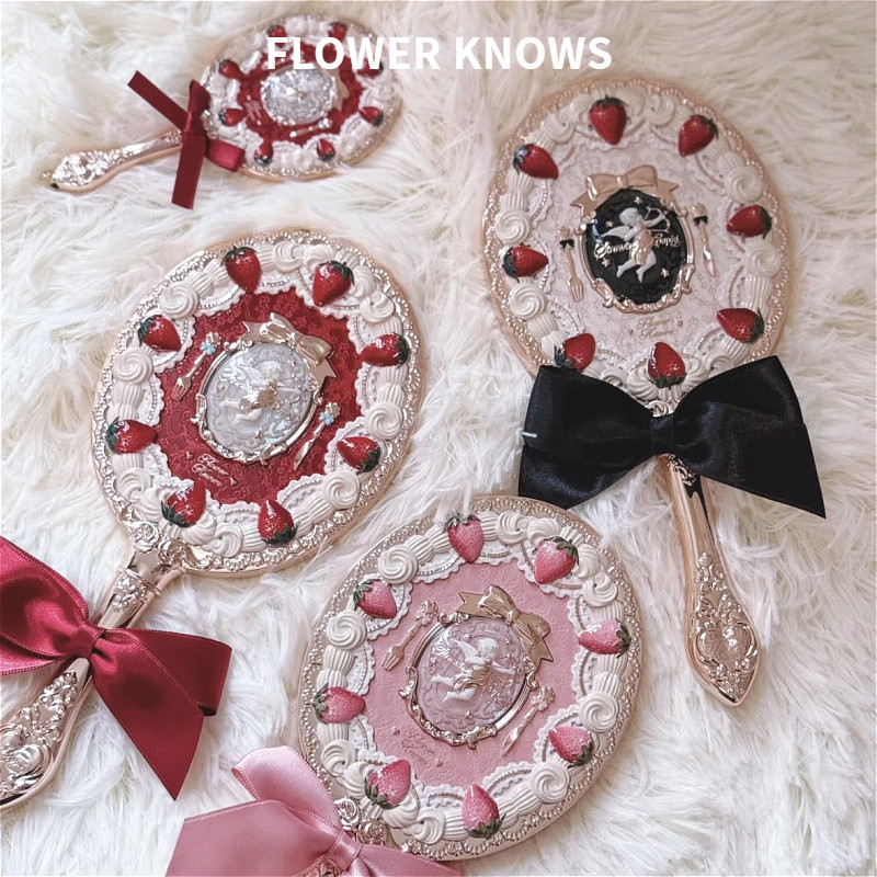 FLOWER KNOWS กระจก กระจกมือถือ ลายสตรอเบอร์รี่ กระจกเจ้าหญิงกำมะหยี่สีแดง
