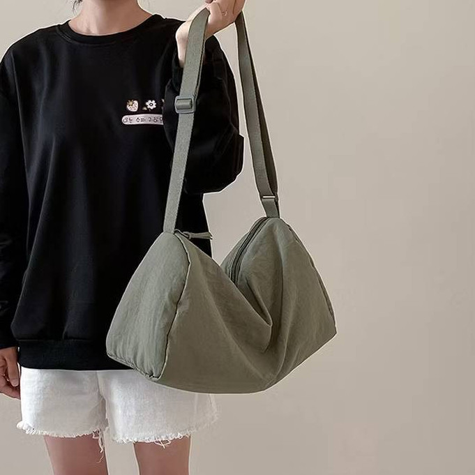 ifashionbag(IF2229) กระเป๋าสะพายข้างผ้าไนล่อนยู๋ยี๊-ใส่ไอแพดได้ ใบใหญ่