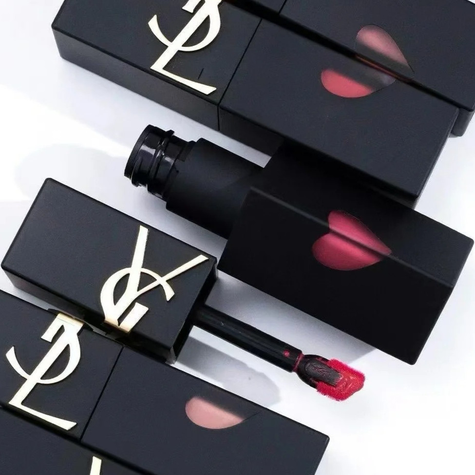 Love Embossed Black Tube Lip Glaze 5.5ml ไม่เหนียวเหนอะหนะ