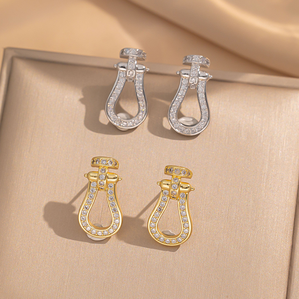 ต่างหู ทองแดงชุบ 18K ทองแท้ Micro-Inlaid Zircon Horseshoe Buckle ต่างหูสุภาพสตรีเครื่องประดับ