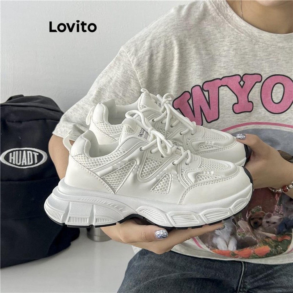 Lovito รองเท้าผ้าใบผู้หญิง พื้นหนา แบบผูกเชือก สีพื้น สไตล์สปอร์ต LFA32421