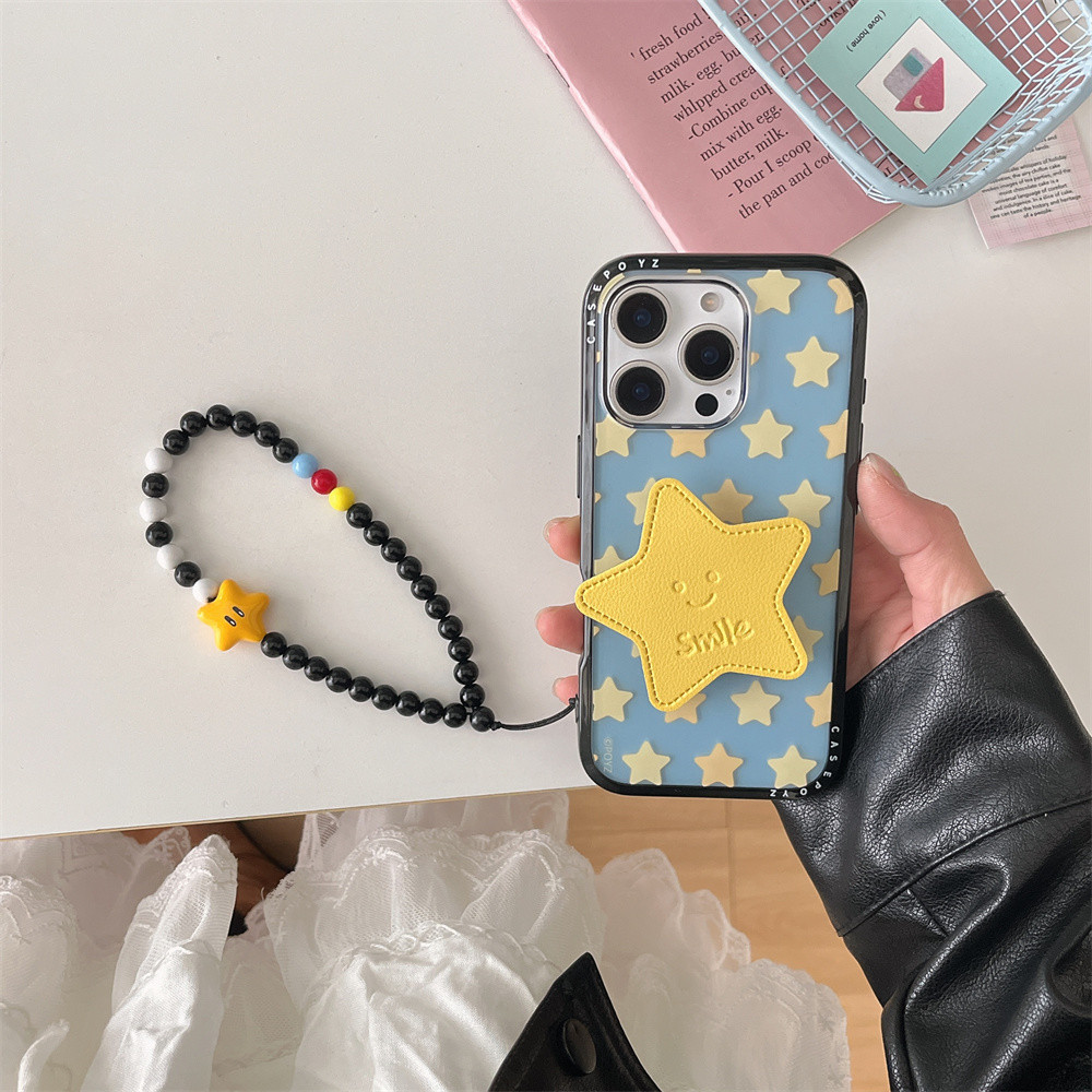 ส่วนบุคคลดาวสีเหลืองหนังยืนเคสโทรศัพท์ เหมาะสําหรับ ไอโฟน 16 โปรแม็กซ์ กับสร้อยข้อมือ ไอโฟน15 มือโปร ใหม่ 16 สร้างสรรค์น่ารัก 13 หญิง 14 มือโปร ป้องกันการตกเคส