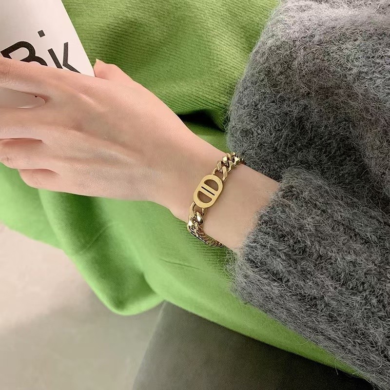 สร้อยข้อมือตัวอักษรสไตล์เกาหลีผู้หญิงทองเครื่องประดับโซ่หนาเรียบง่าย