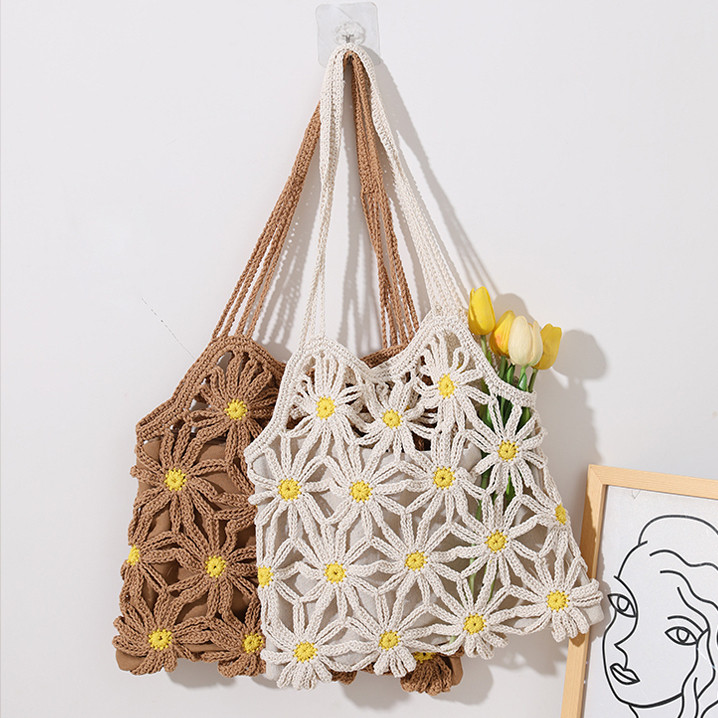 Daisy bag 🌼กระเป๋าถักดอกเดซี่ แบบสาวเกาหลี มี 2 สี งานถักละเอียด มีถุงผ้าด้านในให้ P200