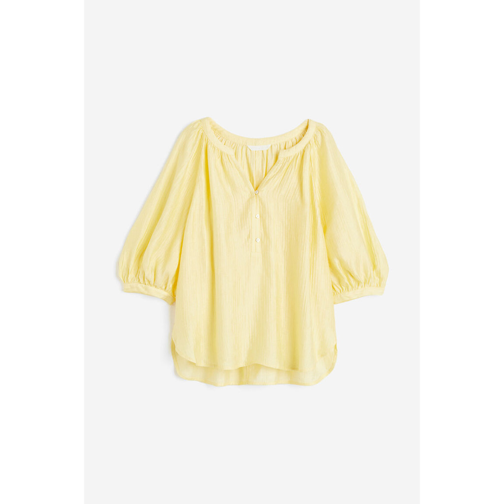 H&M เสื้อเบลาส์ผ้าย่น Woman Crinkled blouse 1214992_1