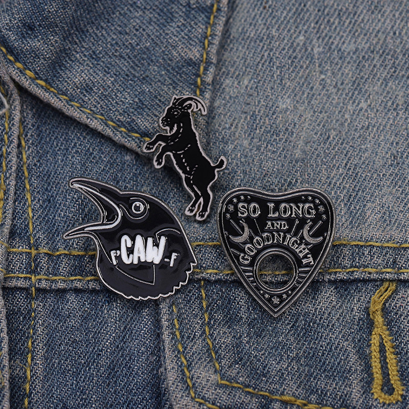 Dark Punk สไตล์จอบหัวใจข้อความร้านทําผมเข็มกลัดการ์ตูนสัตว์ Antelope กระเป๋าเป้สะพายหลัง Badge เสื้อผ้าแฟชั่นอุปกรณ์เสริมของขวัญเครื่องประดับสําหรับเพื่อน