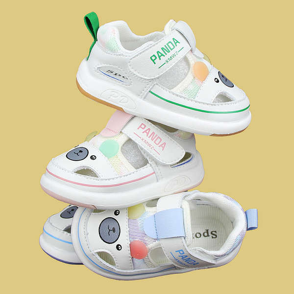 crocs เด็ก รองเท้ามีไฟ รองเท้าแตะแบบฉลุลายสำหรับฤดูร้อนสำหรับผู้ชายและผู้หญิงรองเท้าเรียกรองเท้าแตะส
