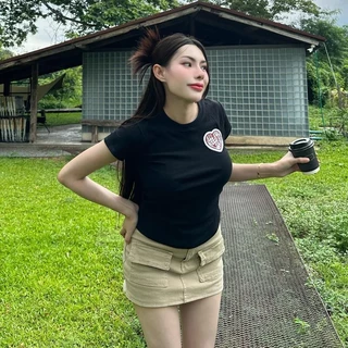 เสื้อยืดรัดรูปแต่งย่นข้าง สกรีนหัวใจแน่นๆ ทรงสวย ใส่แล้วพรางหุ่นมาก สาวอวบใส่ได้ รุ่น จั๊มเอว