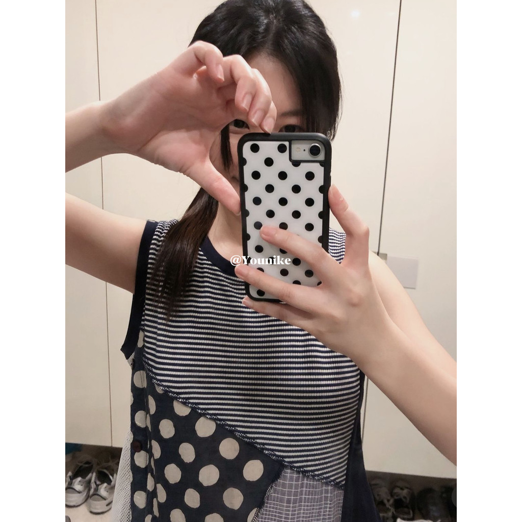 Ouni สไตล์เดียวกันสไตล์เกาหลี ins สไตล์แฟชั่น All-Match ที่ไม่ซ้ํากันสีดําสีขาว Polka Dot Retro เหมาะสําหรับ iphone16pro/17promax Apple 13/14/12 เคสโทรศัพท์ป้องกันกรณีอีพ็อกซี่กันกระแทก