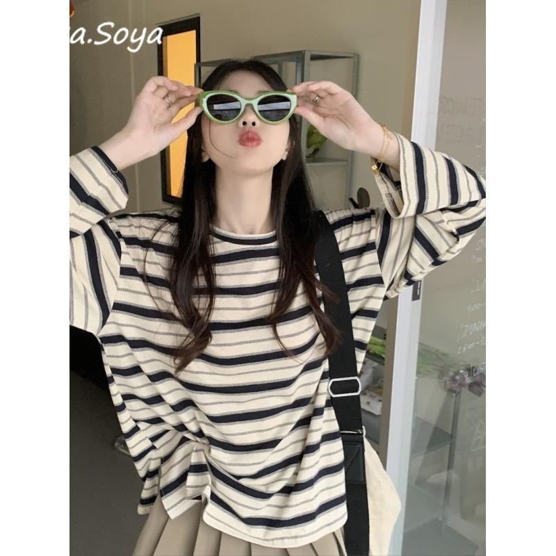 Alisa.sonya เสื้อเชิ้ตลายทางแขนยาวผู้หญิงเสื้อหลวมพอดีลูกเรือคอเสื้อยืดพื้นฐานลําลอง