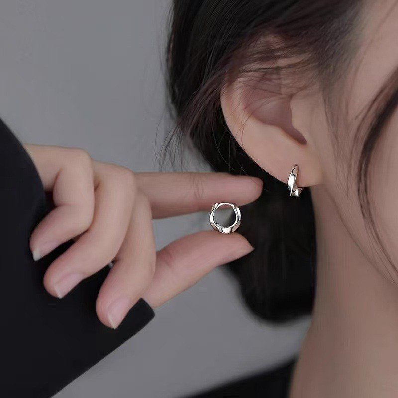 925 เงินสเตอร์ลิงเข็ม Mobius ต่างหู Niche สไตล์ใหม่ 2024 ขายร้อนหญิง High-End ต่างหูต่างหู