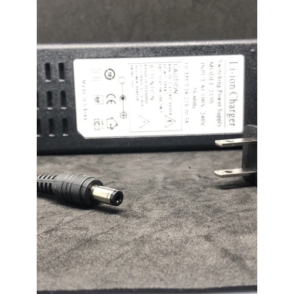 อแดปเตอร์รถแบตเตอรี่ อแดปเตอร์ชาร์จแบตลิเธียม DC 21V 2A อแดปเตอร์ ขนาดหัวเสียบ
