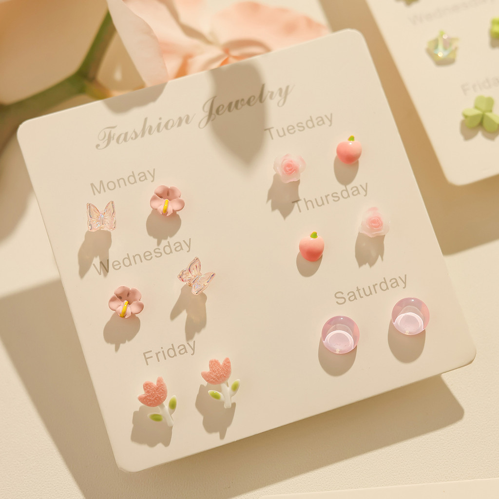 ฤดูใบไม้ผลิสไตล์ใหม่ต่างหูเข็มเงินหญิงเวอร์ชั่นเกาหลีสดน่ารักต่างหูรายสัปดาห์ชุดสาวหัวใจขนาดเล็กทุกวันทุกการแข่งขันต่างหู - รูปที่ 2