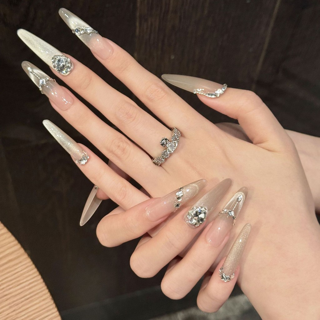 ทำมือ+ฟรีกาว เล็บเทียม วันหยุดโรมัน แฟลชตาแมวพร้อมเพชร หรูหราเบา เล็บปลอมแบบกดบนเล็บ ใช้ซ้ำได้