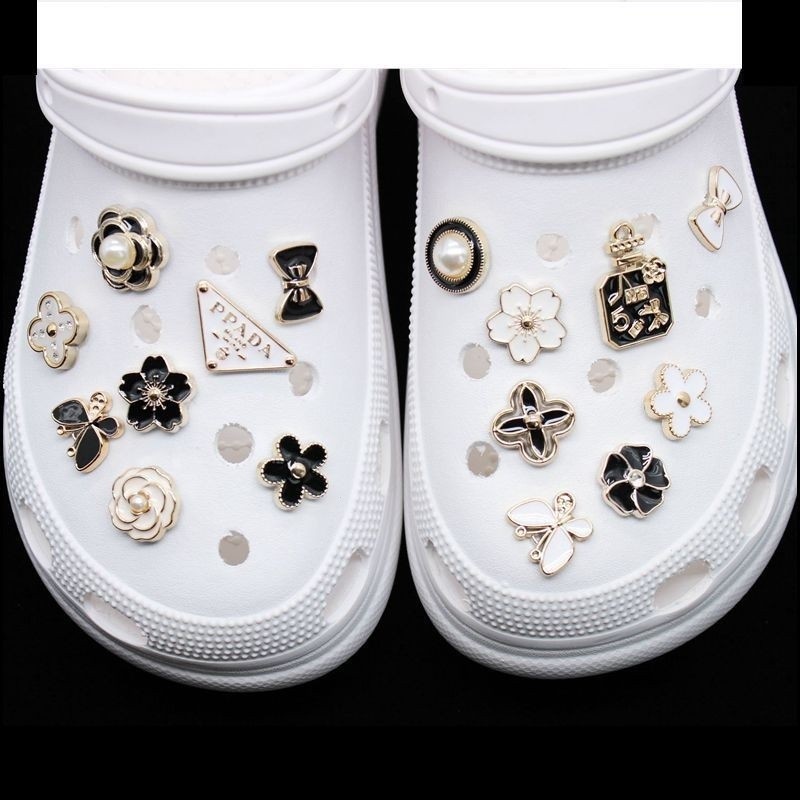 Usoq Crocs Jibbitz เรซิ่น Camellia Pearl ดอกไม้หยดน้ํามันผีเสื้อรองเท้าหัวเข็มขัด diy อุปกรณ์เสริมรองเท้าดอกไม้อุปกรณ์เสริม kj