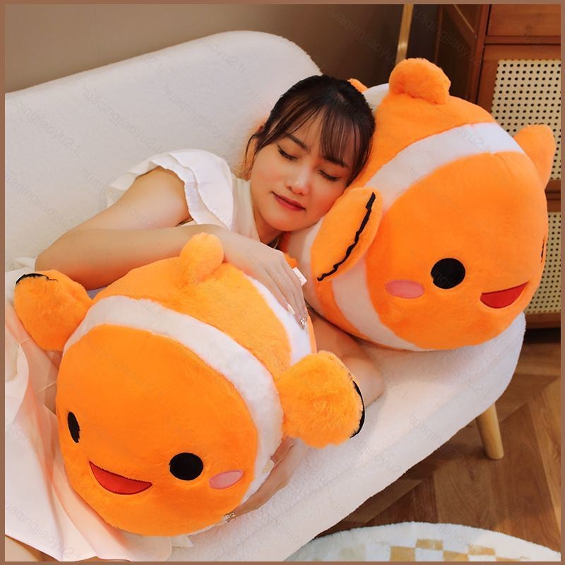 Hq2 Finding Nemo Clownfish Nemo ตุ๊กตาตุ๊กตาของขวัญสําหรับสาวตกแต่งบ้านโยนหมอนเบาะตุ๊กตาของเล่นสําหร