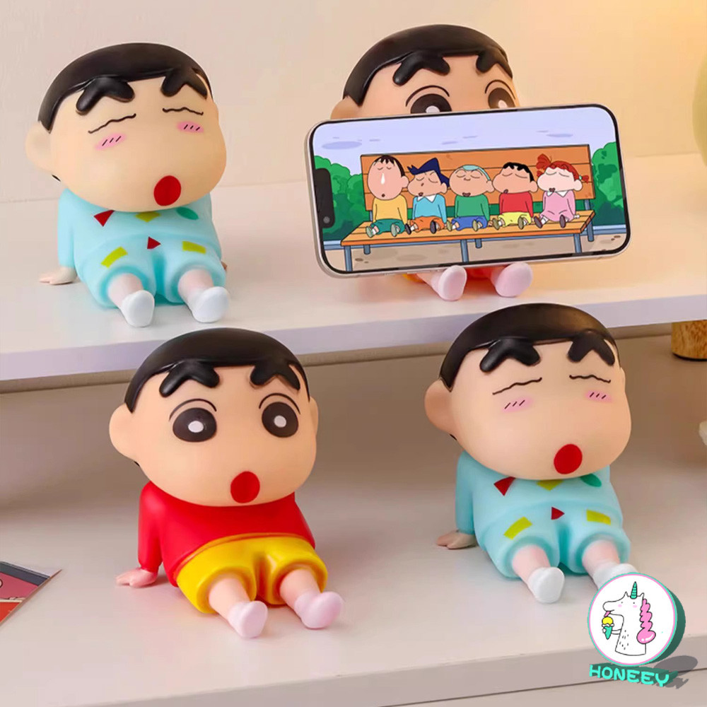 Kawaii Crayon Shin-Chan Boochan ที่วางโทรศัพท์เดสก์ท็อปอะนิเมะเครื่องประดับดูทีวีการ์ตูนโทรศัพท์สนับสนุนตุ๊กตาน่ารักสาวของขวัญ