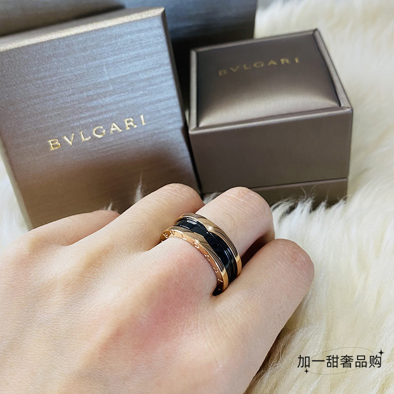 [สต๊อกพร้อม] Bvlgari/bvlgari B. Zero1 Spring Series Rose Gold Black Ceramic Ring แหวนคู่ แหวนคู่ ของ