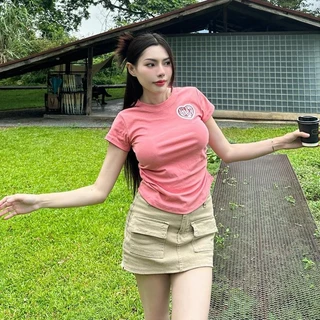 เสื้อยืดรัดรูปแต่งย่นข้าง สกรีนหัวใจแน่นๆ ทรงสวย ใส่แล้วพรางหุ่นมาก สาวอวบใส่ได้ รุ่น จั๊มเอว