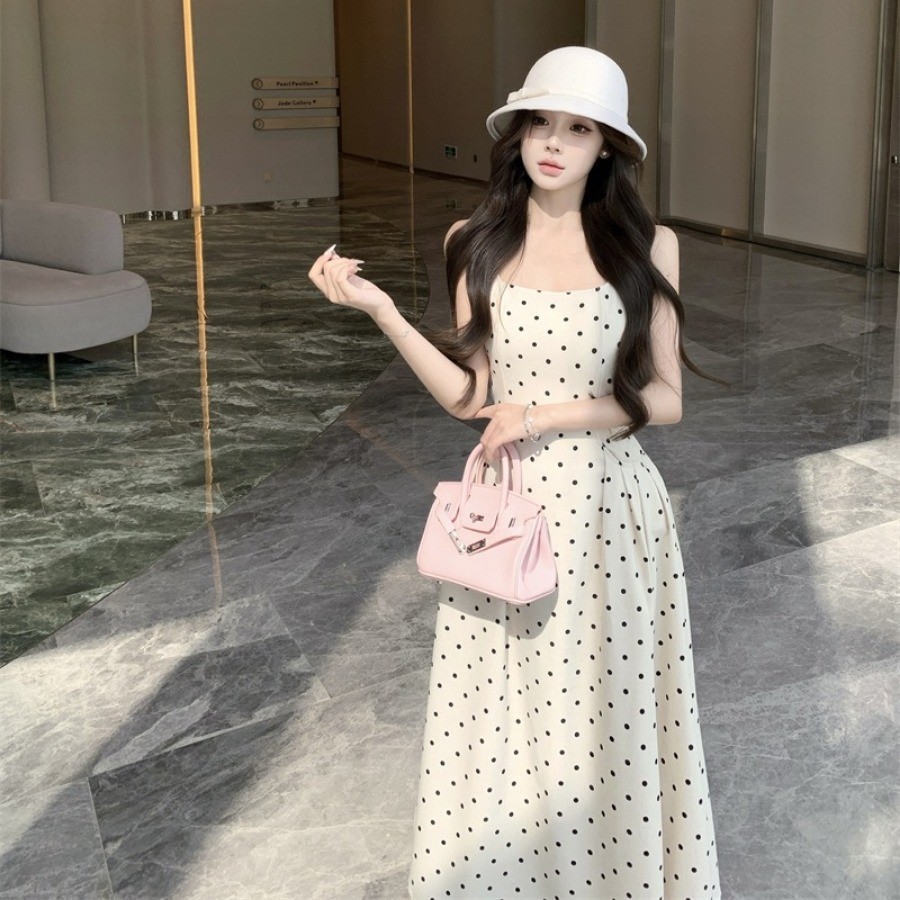 ฤดูร้อนสไตล์ฝรั่งเศสหวานอ่อนโยนสไตล์คอสี่เหลี่ยมชุดลายจุดน่ารักชุดสลิงดีงาม