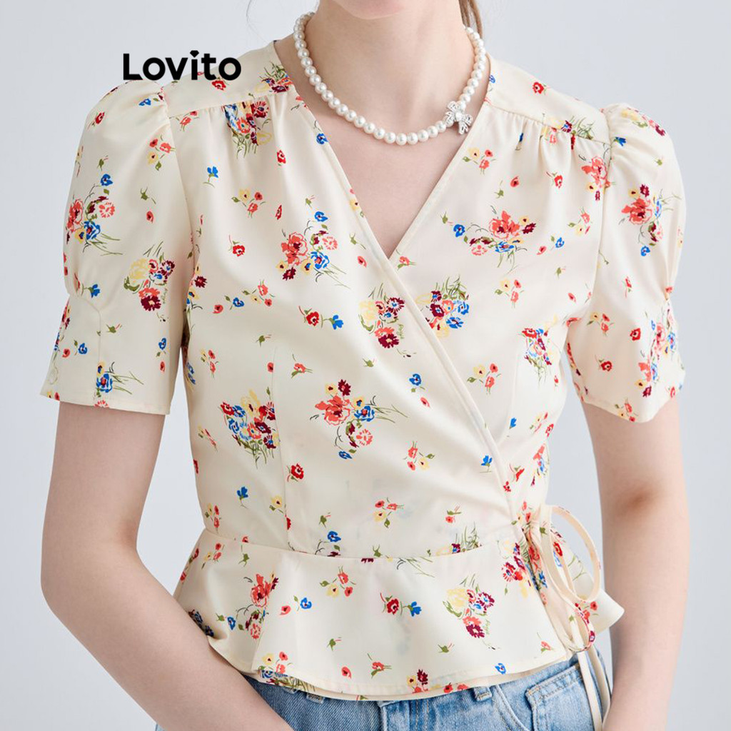 Lovito เสื้อเบลาส์ผู้หญิง ผ้าแจ็คการ์ด ลายดอกไม้ สไตล์ลำลอง LNE70812