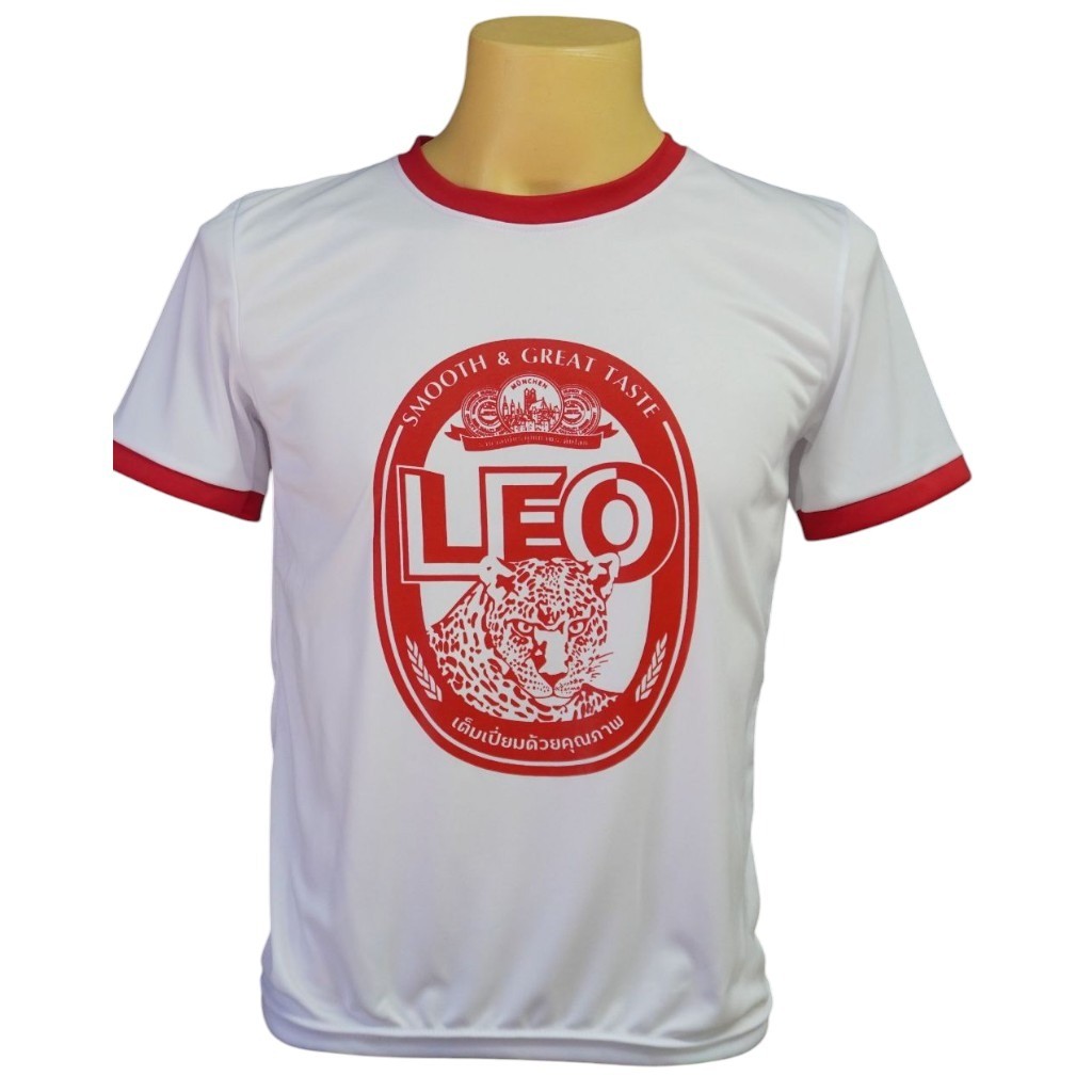 A002 เสื้อยืดคอกลม สีขาวคอแดง สกรีนลายLEO เนื้อผ้ากีฬ้าผิวเรียบ ไมโครโพลีเอสเตอร์ นุ่มเบาสบาย