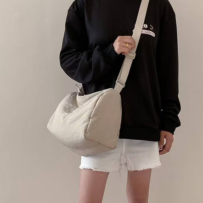 ifashionbag(IF2229) กระเป๋าสะพายข้างผ้าไนล่อนยู๋ยี๊-ใส่ไอแพดได้ ใบใหญ่