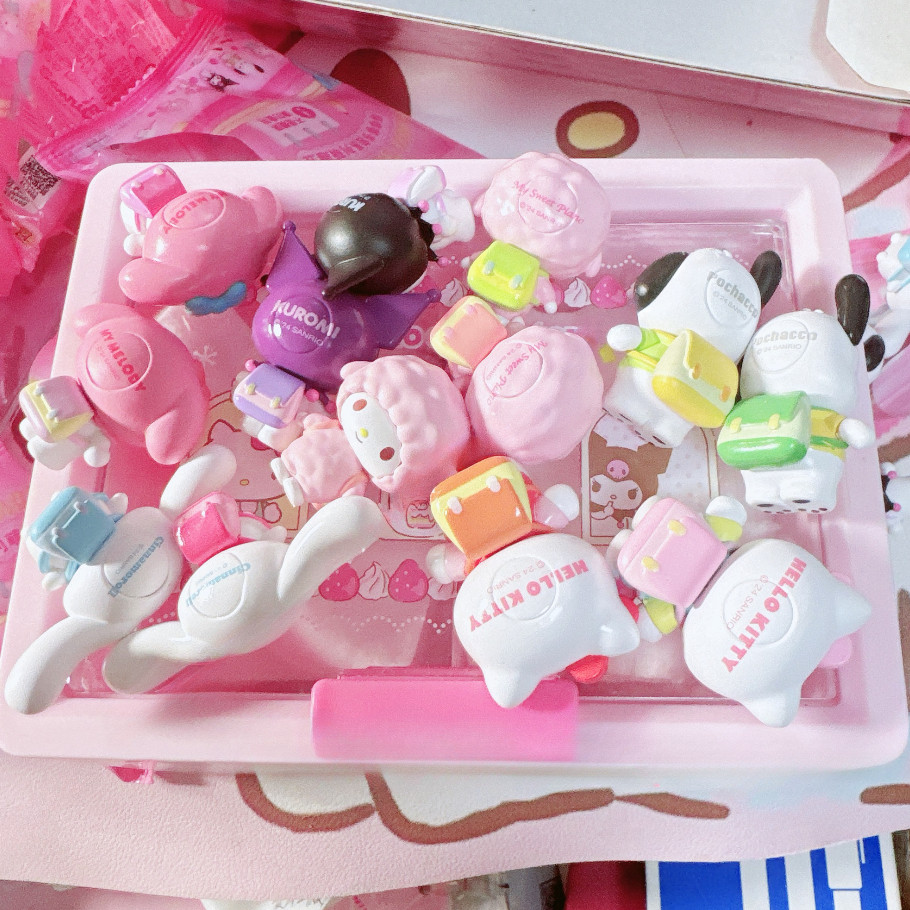 Sanrio น่ารักกระเป๋านักเรียนตุ๊กตาสุ่มกระเป๋ารูปแม่เหล็กของเล่นกล่องตาบอดของขวัญ