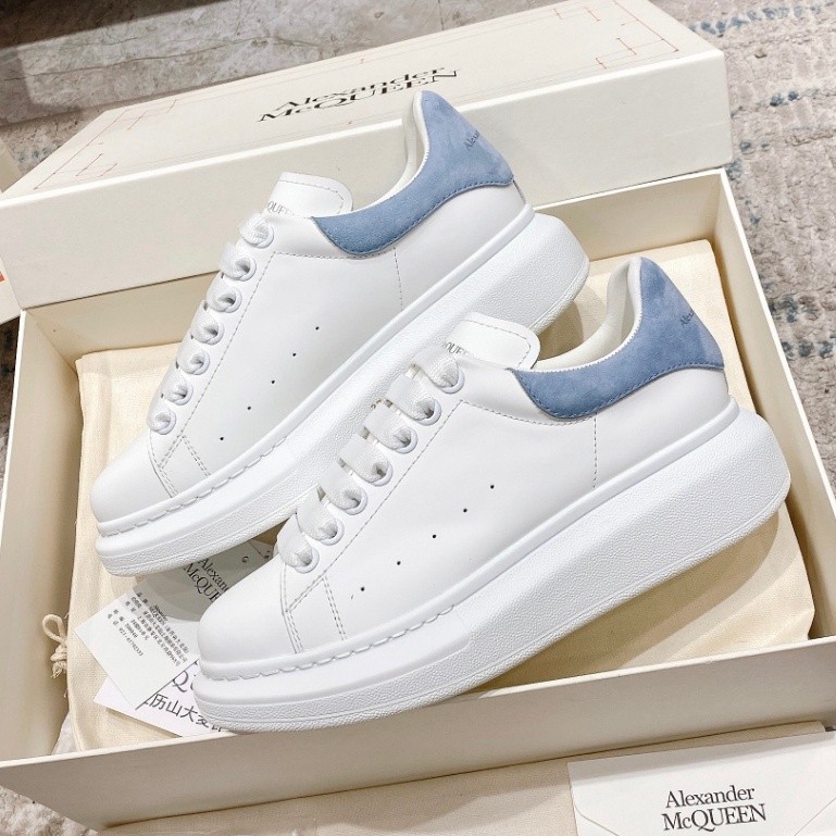 ALEXANDER MCQUEEN รองเท้าสีขาวแฟชั่นกีฬาตุ๊กตาหางสีฟ้า Sky-Al30 ydxz