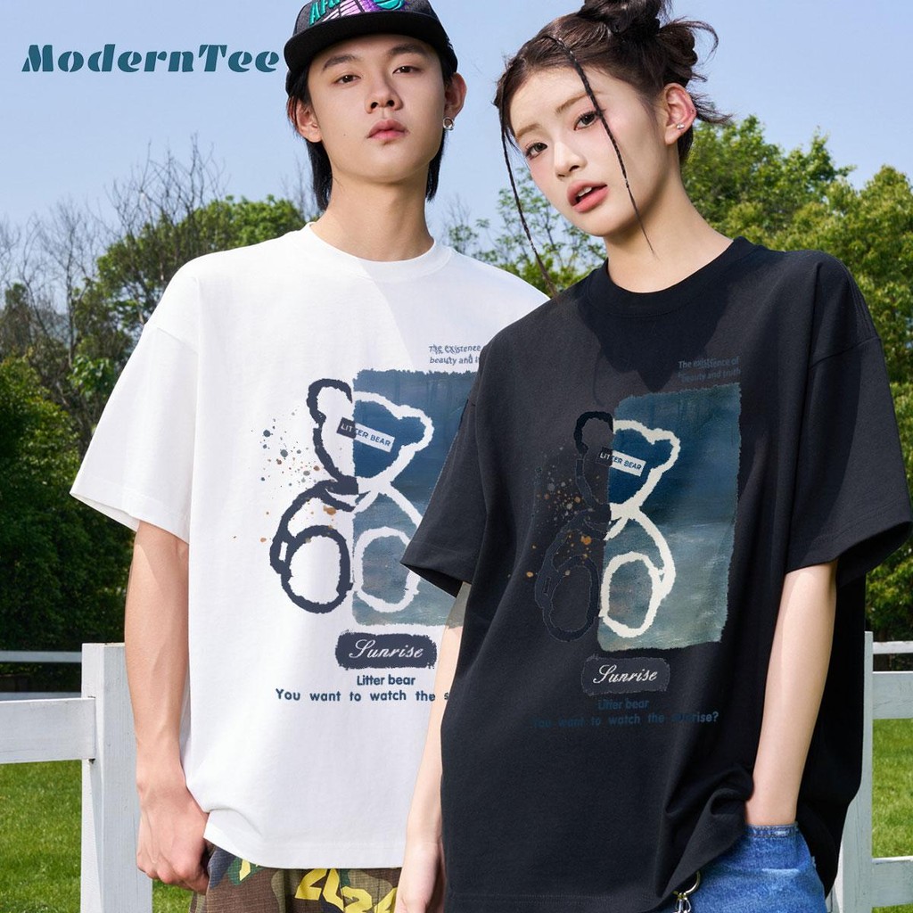 เทรนด์แฟชั่นฤดูร้อน เสื้อยืดใหม่คุณภาพสูงแขนสั้นเทรนด์พื้นที่ขนาดใหญ่พิมพ์ตัวอักษรแขนสั้นผ้ายืดผ้ายืดสบายเป็นมิ