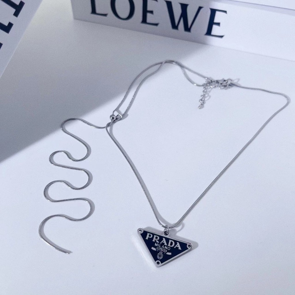 [RSQ] ที่ไม่ซ้ํากันสามเหลี่ยมสร้อยคอเหล็กไทเทเนียม Hip Hop Non-Fade All-Match ผู้ชายผู้หญิงอินเทรนด์