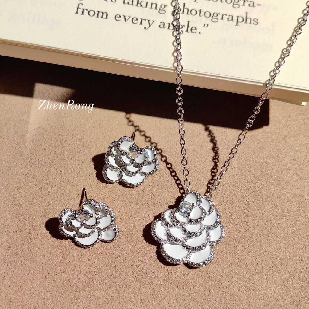 ชุดต่างหู Camellia สร้อยคอ Epoxy Rose