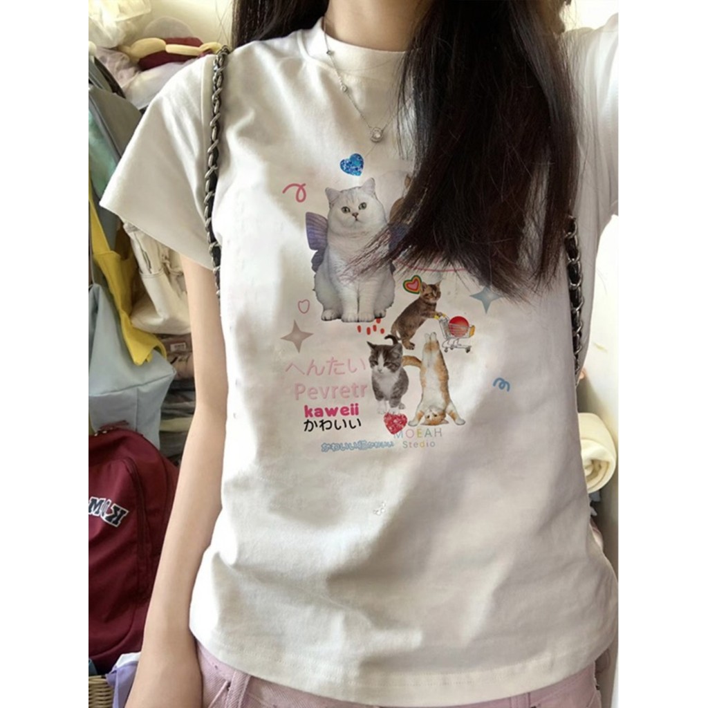 (จัดส่งตลอด 24 ชั่วโมง）OOOK Officialเสื้อยืดสั้นแขนสั้น ผ้าฝ้าย 100% คอเสื้อตรงจากไหล่ พิมพ์ลายแมวสไตล์รัดรูปเสื้อท่อนบน