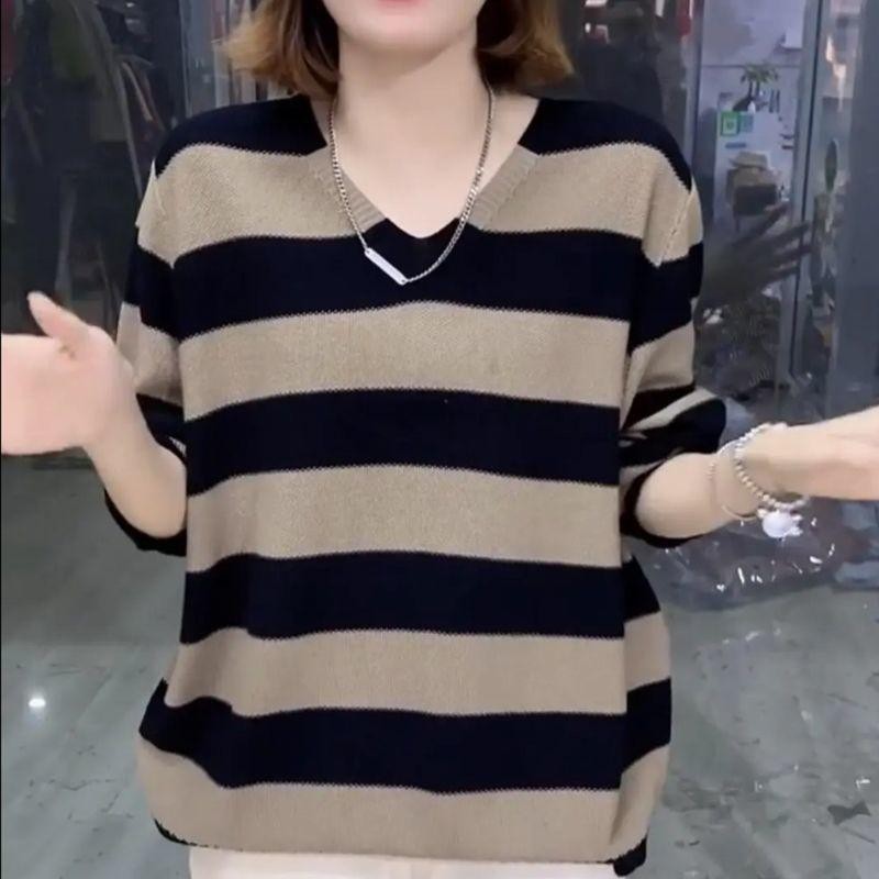 เสื้อเชิ้ตถักแขนยาวผู้หญิง เสื้อสเวตเตอร์คอวีลายทางสไตล์เกาหลีลำลอง สไตล์ใหม่ หลวมๆ clothing