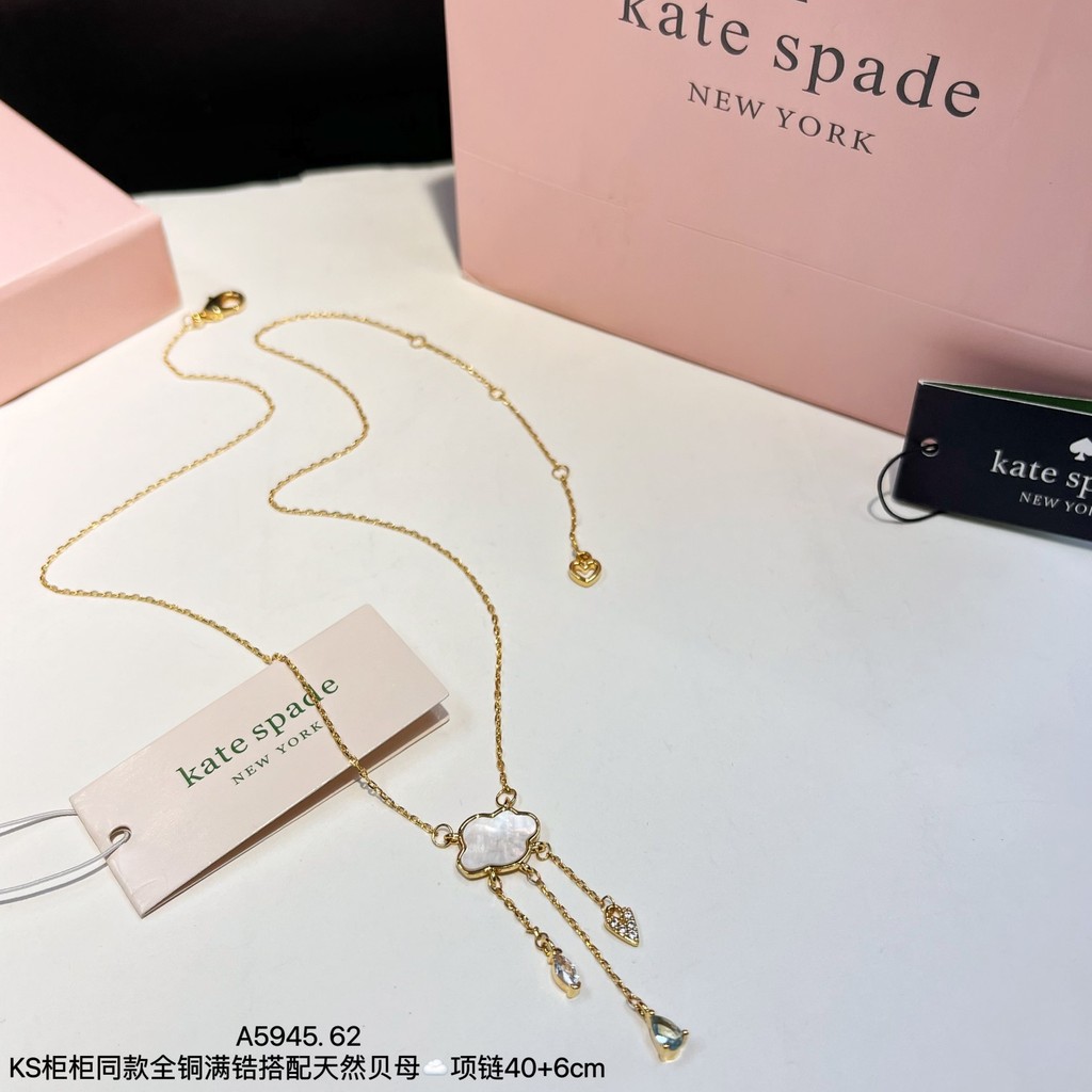 Casual kate spade สร้อยคอโลโก้ตัวอักษร Double Choker ไทเทเนียมเหล็กกันน้ําไม่เป็นสนิมจี้ Elegant ผู้