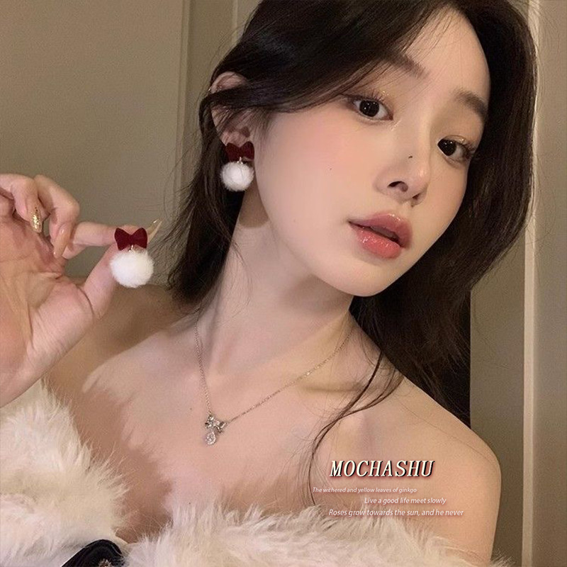 ต่างหูสุภาพสตรีฤดูใบไม้ร่วงฤดูหนาวคริสต์มาสต่างหูกํามะหยี่สีแดง 2024 ใหม่สไตล์ สูง-จบ สุภาพสตรีต่างหูแฟชั่นเครื่องประดับ