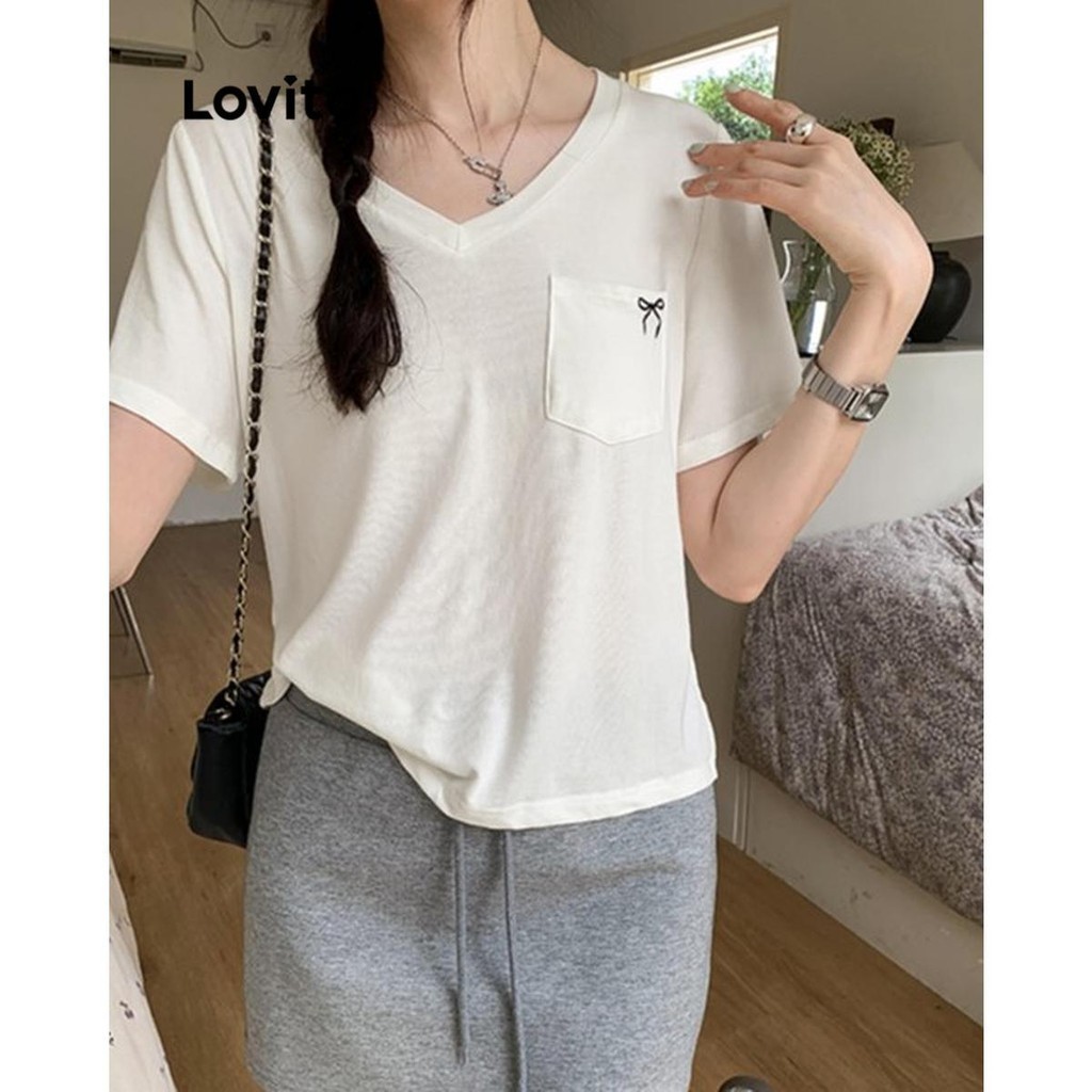Lovito เสื้อยืดผู้หญิง แต่งกระเป๋า สีพื้น สไตล์ลำลอง LNM63132