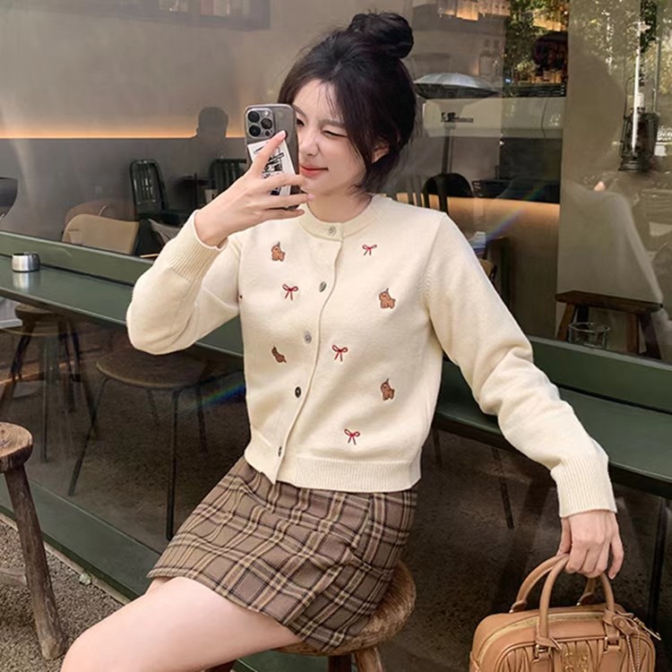 สไตล์เกาหลีหวานซ่อมแซมแฟชั่นสบายๆที่เข้ากับคนกลุ่มเล็กและเก๋ไก๋ออกแบบเสื้อด้านในของผู้หญิงเสื้อสเวตเตอร์เหนียวนุ่ม Ma Ji Huan Zhu pbxp