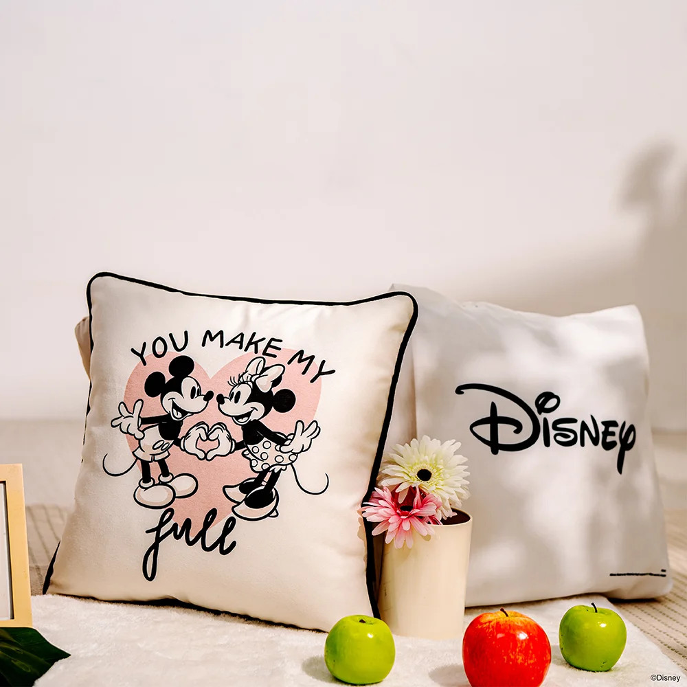 Disney Home หมอนอิง DISNEY รุ่น Collection วาเลนไทน์ ลาย Mickey Mouse & Minnie mouse ผ้าสีครีม (46x15x46 ซม.) แบรนด์ KO