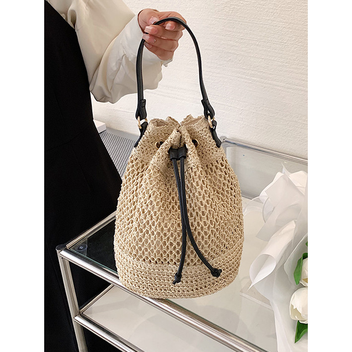 กระเป๋าสาน Bucket bag ทรงจีบ สายหนัง มีสายยาว P125