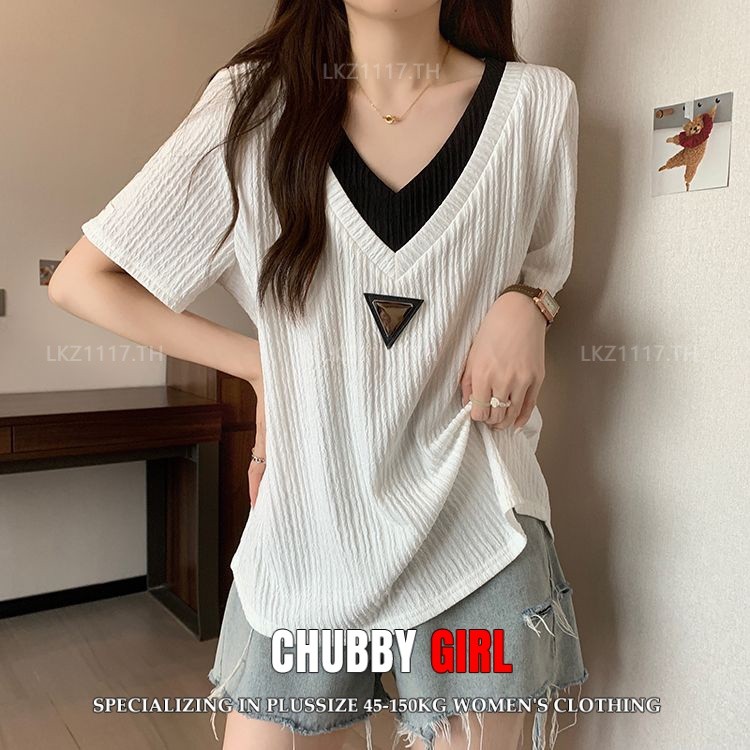 Plus size เสื้อผ้าสาวอวบ เสื้อยืดสาวอวบอ้วน ไซส์ใหญ่ ผู้หญิง แขนสั้น ทรงหลวม คอวี ปลอมสองชิ้น ฤดูร้อน สไตล์เกาหลีแฟชั่น