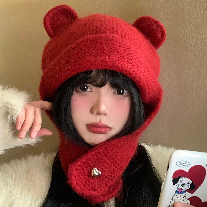 ลดราคา! หมวกไหมพรมถักหูหมีน่ารักสำหรับผู้หญิงหมวกป้องกันหูสีแดงที่อบอุ่นสำหรับฤดูใบไม้ร่วงและฤดูหนาวหมวกเหลยเฟิงขนาดเล็กที่มีใบหน้าอินเทรนด์