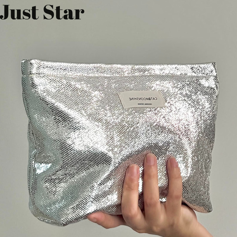 Juststar กระเป๋าเครื่องสําอางมันเงาลายสก๊อตการสร้างแบบจําลองสีทึบออกแบบเรียบง่ายสง่างามคลัทช์นักเรีย