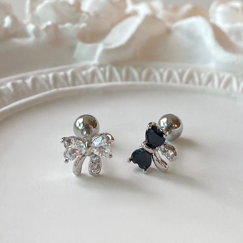 อินเทรนด์ Helix ต่างหูสกรูปิดด้านหลังต่างหูสตั๊ดสีดําสีขาว Zirconia Bow Ear Pins เครื่องประดับที่ละเอียดอ่อน