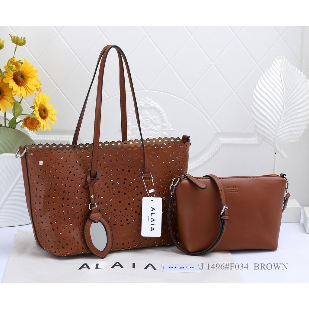 1496 F034 กระเป๋าโท้ตผู้หญิง Alaia Calfskin