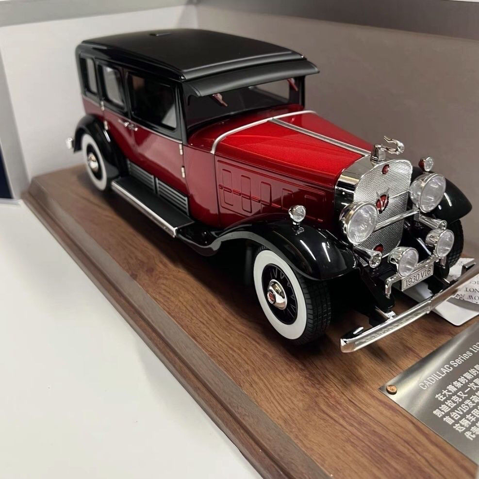 คลังสินค้าพร้อม 1: 18 Original Factory Cadillac Car Model 1930 V16 Series Collection Car Model Cadil